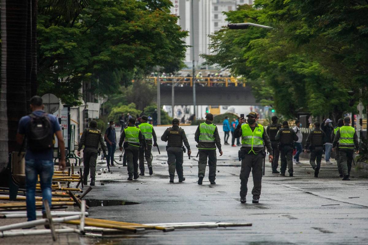 Los manifestantes se congregaron en el Parque de la Luces a las 4 de la tarde para continuar con las protestas contra la reforma tributaria. Foto: Carlos Velásquez