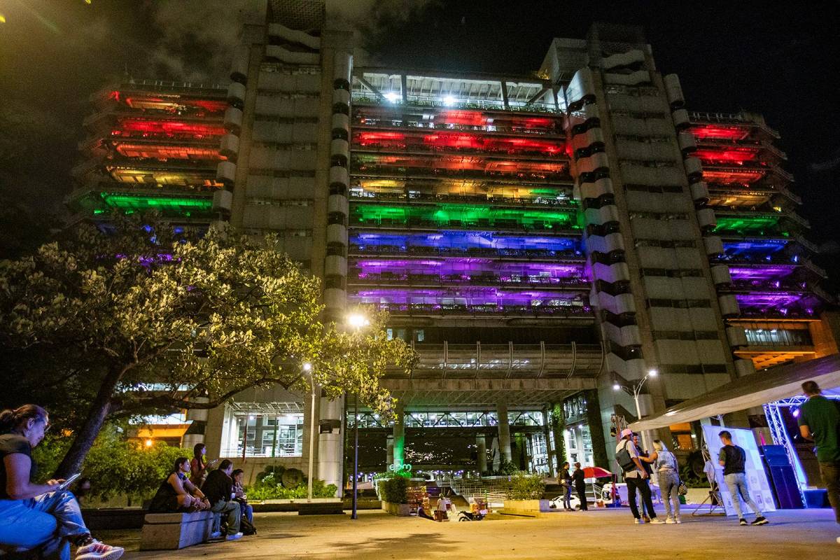Este significativo acto marcó el inicio de una serie de eventos y actividades organizadas por la Alcaldía de Medellín para celebrar la diversidad y promover la inclusión en la ciudad. Foto: Esneyder Gutiérrez