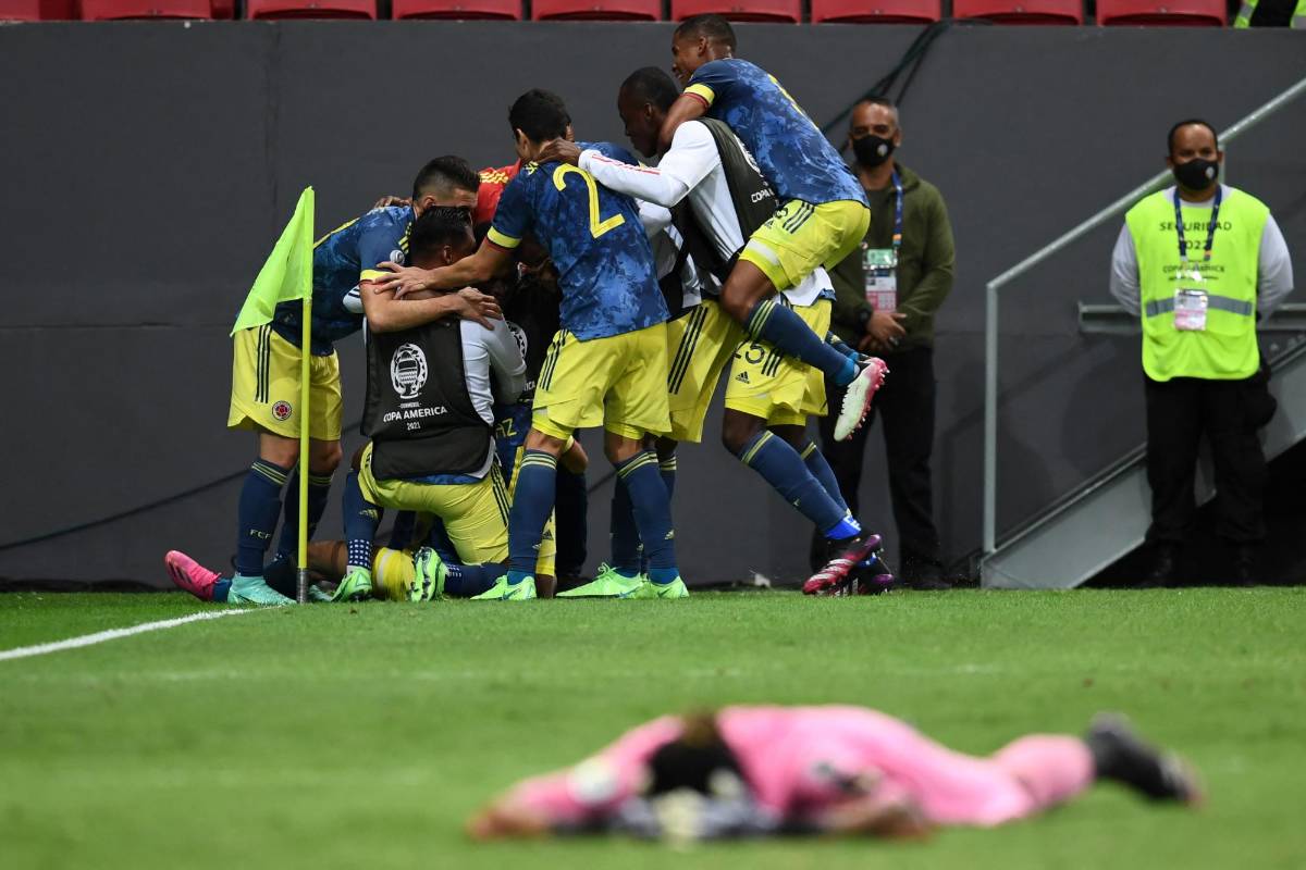 Celebración del tercer gol de Colombia. FOTO: AFP 
