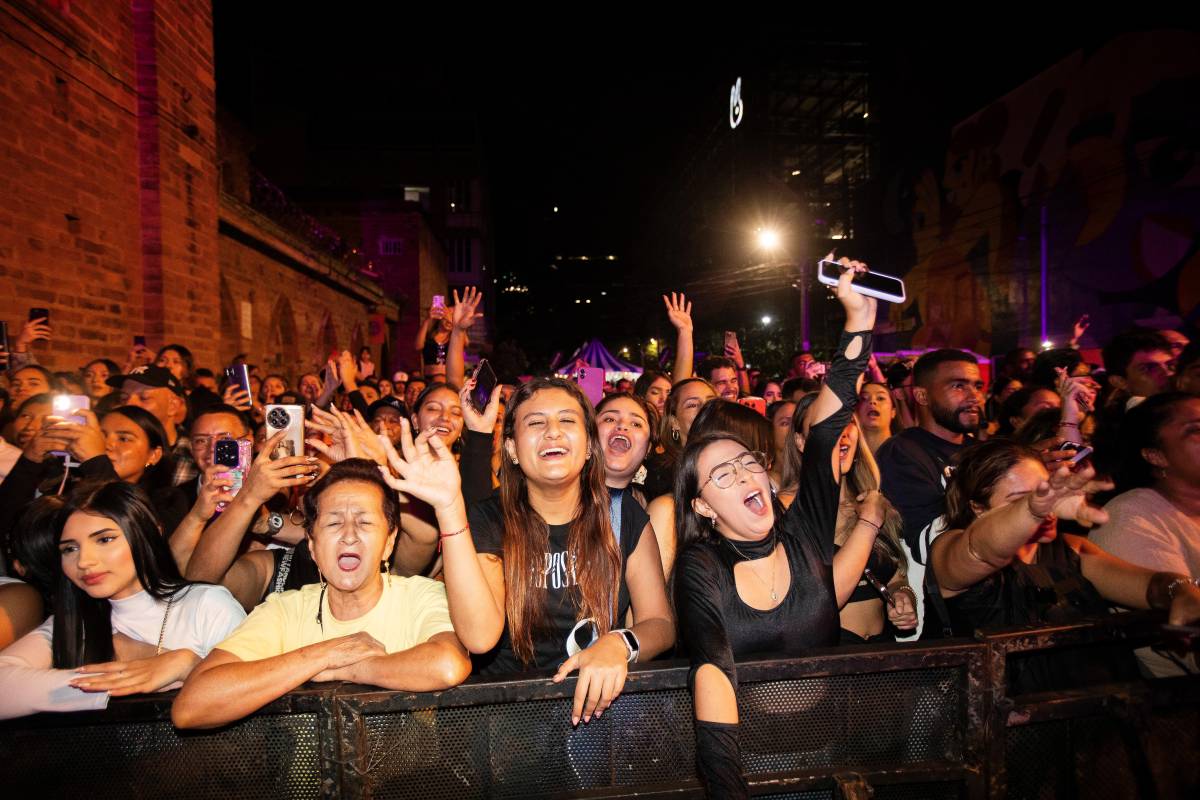 El público gozó con los éxitos de la música popular. FOTO Esneyder Gutiérrez