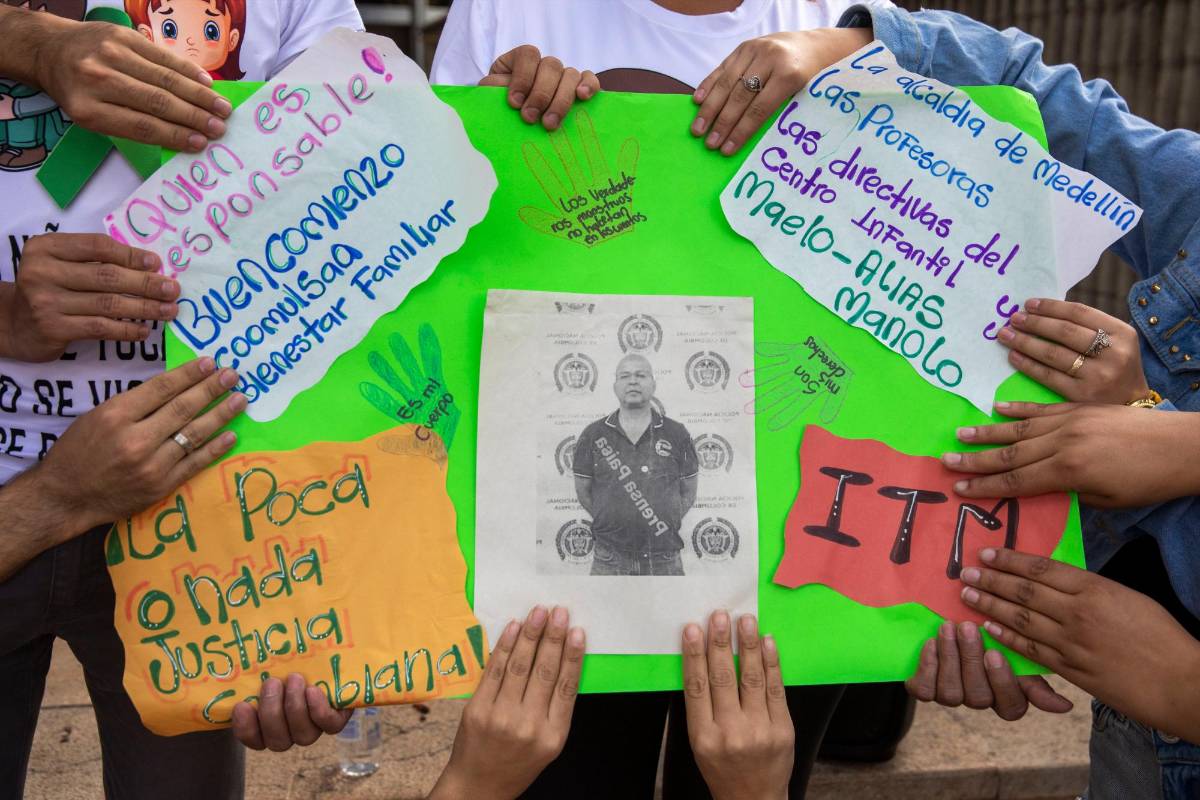 Los familiares de las víctimas seguirán exigiendo celeridad a la justicia. Para el 24 de enero tienen planeado otro plantón, esta vez en el jardín en el que se presentaron los abusos. FOTO EDWIN BUSTAMANTE