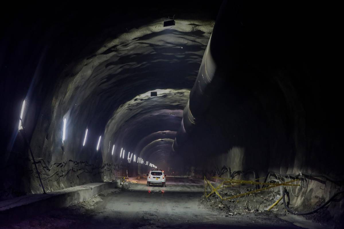El túnel se compone de dos calzadas, la que se encontró es la izquierda. La otra sigue avanzando y se espera que sus dos frentes de trabajo se encuentren en junio de este año. Foto Manuel Saldarriaga