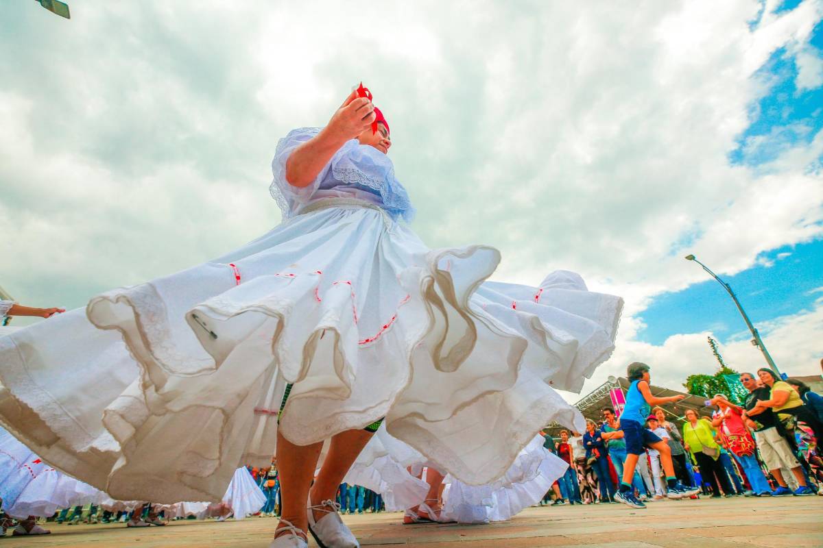 La feria transcurrió a ritmo de tambores, bailes tradicionales y sabores autóctonos de cada territorio antioqueño. Foto: Camilo Suárez Echeverry
