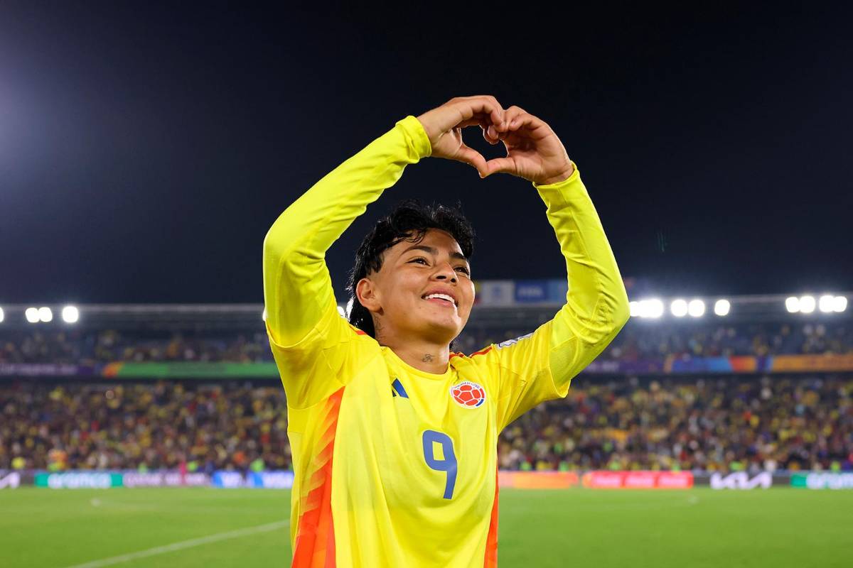 Camerún impuso una fuerte resistencia, pero Colombia logró encontrar el gol del triunfo gracias a la intervención de Yésica Muñoz, quien ingresó desde el banquillo para marcar el único tanto del partido tras un excelente cabezazo, desatando la euforia entre los hinchas. Foto: GETTY