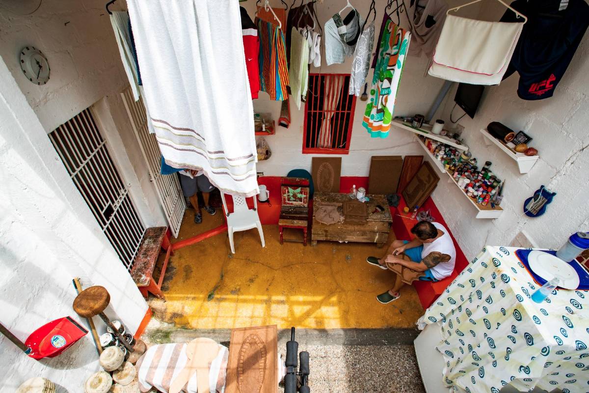 Los reclusos comparten espacio con los estudiantes de la casa de la cultura. FOTO: Jaime Pérez 