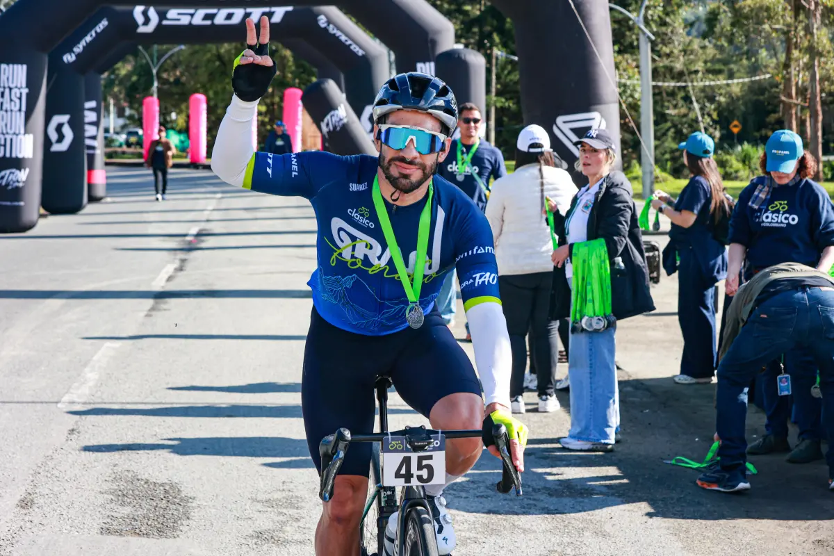 Miguel Pajón se impuso, en solitario, en el recorrido 63 kilómetros del Clásico EC. Foto: Manuel Saldarriaga Quintero.