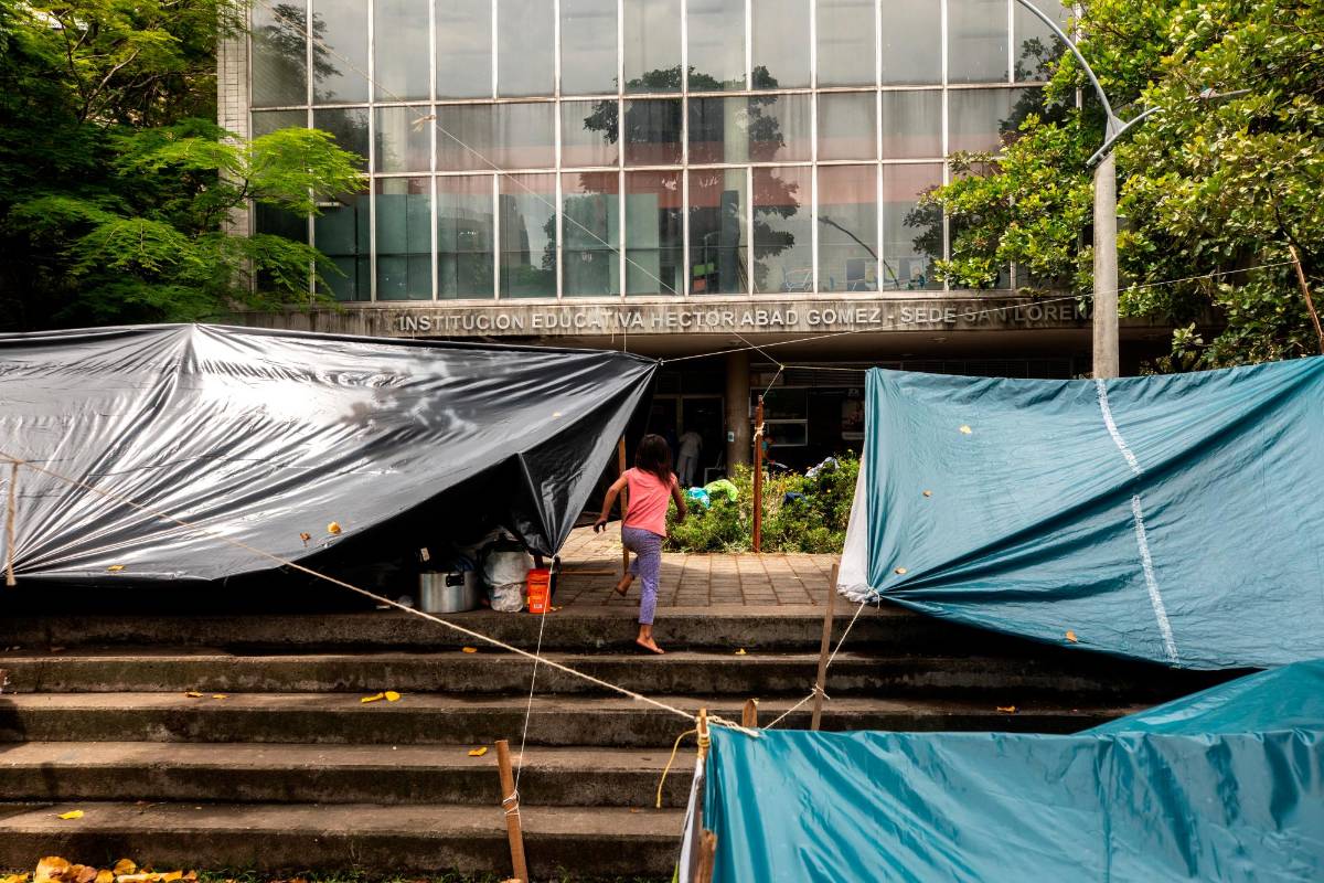 Esta comunidad embera katío es la misma que intentó tomarse la Alcaldía el pasado 24 de febrero, se espera retorne a su territorio a finales de mayo. Foto: Camilo Suárez Echeverry