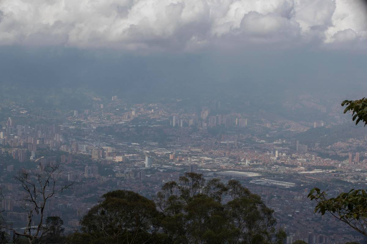 Las preocupaciones sobre la calidad del aire en el Valle de Aburrá iniciaron en los años 1970 con motivo del surgimiento de conflictos ambientales con ciertas empresas. Foto: Manuel Saldarriaga Quintero.