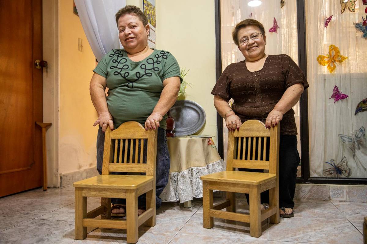 Las hermanas reconocen que en los últimos años la discriminación y las burlas han bajado y tienen mayor aceptación en la sociedad. Foto Carlos Velásquez