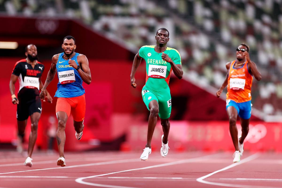A Zambrano se le soltó el cordón de la zapatilla derecha y aún así obtuvo la victoria que lo llevó a la semifinal. Foto: Getty Images