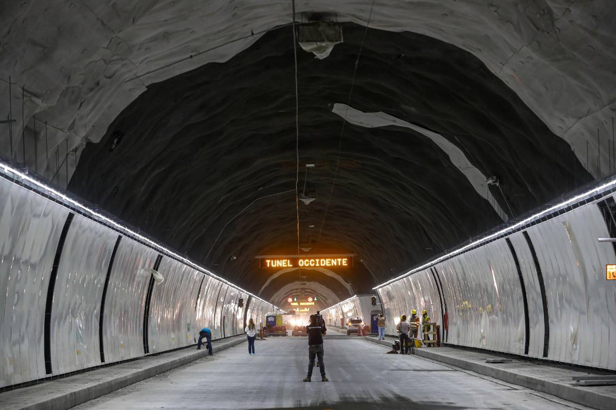 Sí la vía ya tiene felices a los viajeros, el segundo túnel, la nueva boca o tubo que conecta con la nueva calzada será el culmen de una obra que ha sorprendido por el cumplimiento. Foto: MANUEL SALDARRIAGA QUINTERO. 