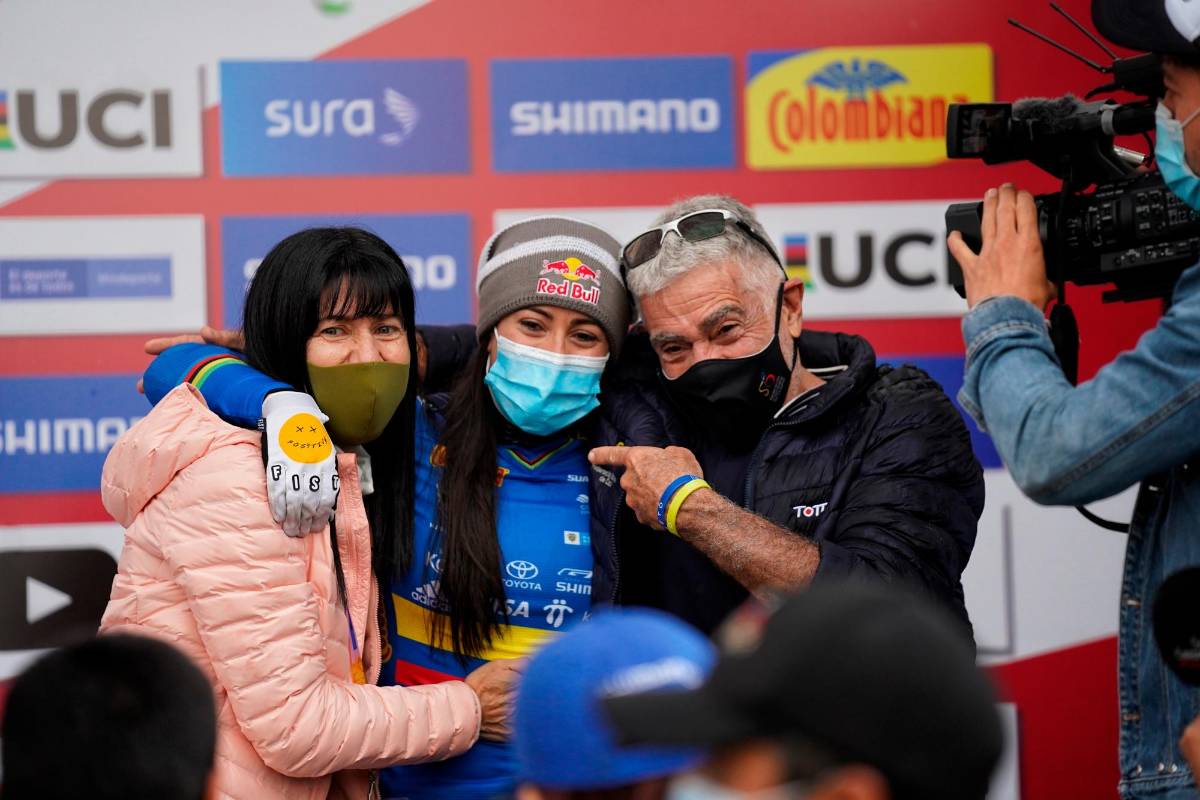 La compañía de su familia pilar importante en la vida deportiva de Mariana Pajón. Foto: Colprensa