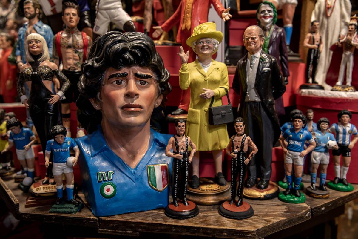 Figuras pequeñas y grandes de está leyenda del fútbol están a la venta en tiendas españolas, y en especial en Barcelona. Foto: Getty Images.