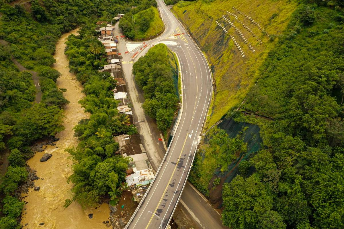 Para poner tan cerca de Medellín al Urabá se invierten $1,90 billones y la concesión se encargará de administrar y mantener este corredor durante los próximos 25 años. Foto: MANUEL SALDARRIAGA QUINTERO.