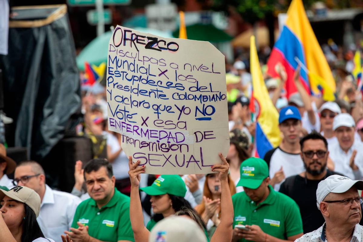 Con pancartas los manifestantes mostraron su inconformidad por las políticas del presidente Gustavo Petro Urrego. Foto: Camilo Suárez Echeverry