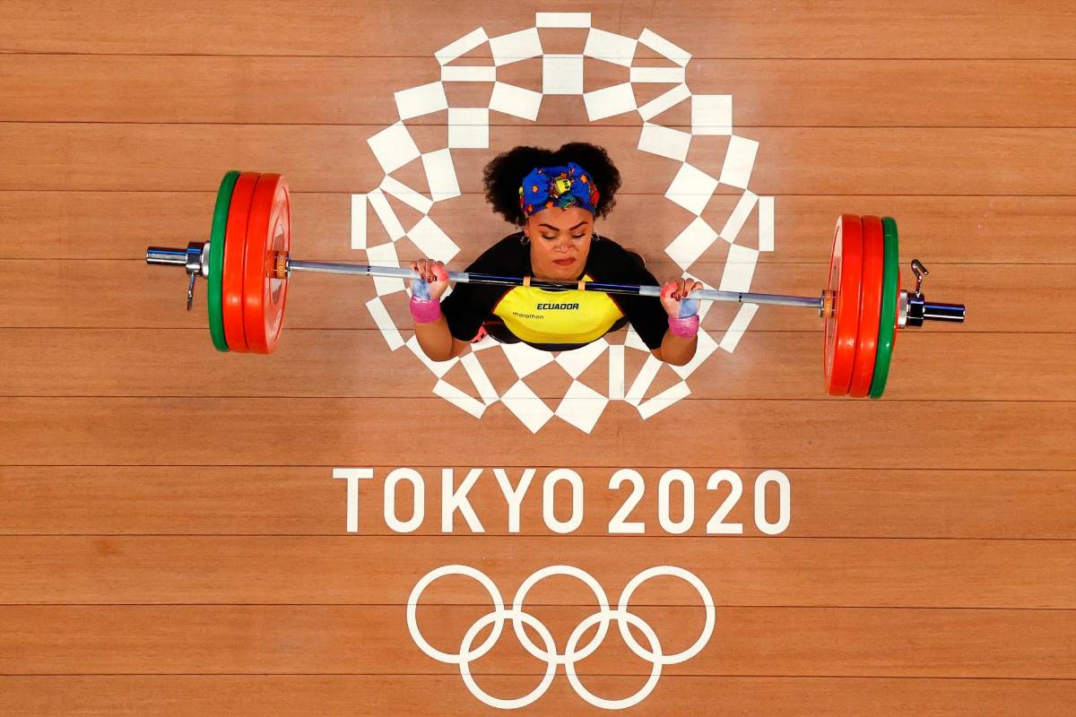 La pesista levantó 118 kg en arranque y 145 kg en envión, para un total de 263 kg mas la suma del peso de su tragedia familar. Foto: getty Images