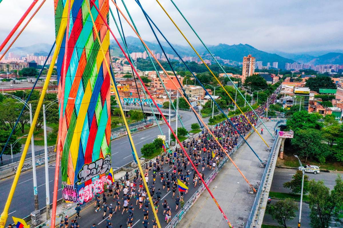 Como es tradicional, los corredores realizaron su recorrido al ritmo de agrupaciones musicales que animarán toda la actividad. Foto: Camilo Suárez Echeverry