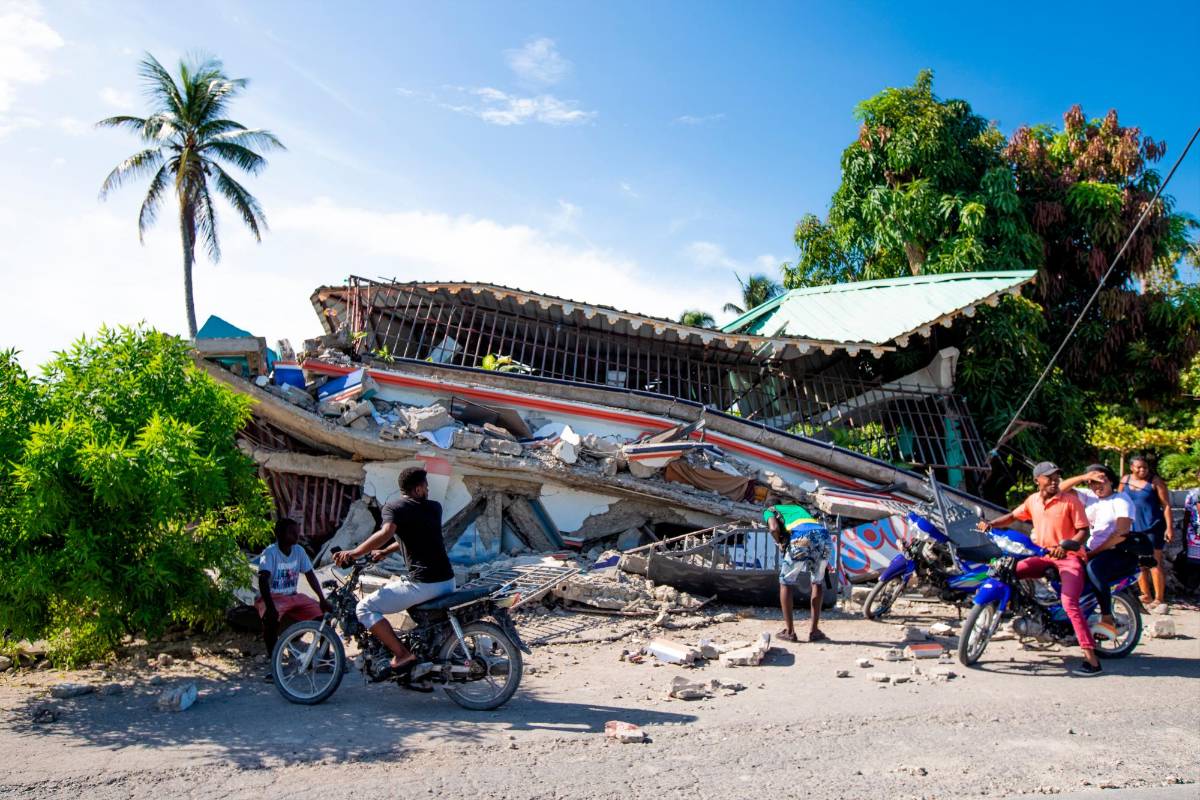 Las autoridades locales reportaron daños en las construcciones de las ciudades de Jérémie y Les Cayes, además de la capital, Puerto Príncipe. Foto: EFE