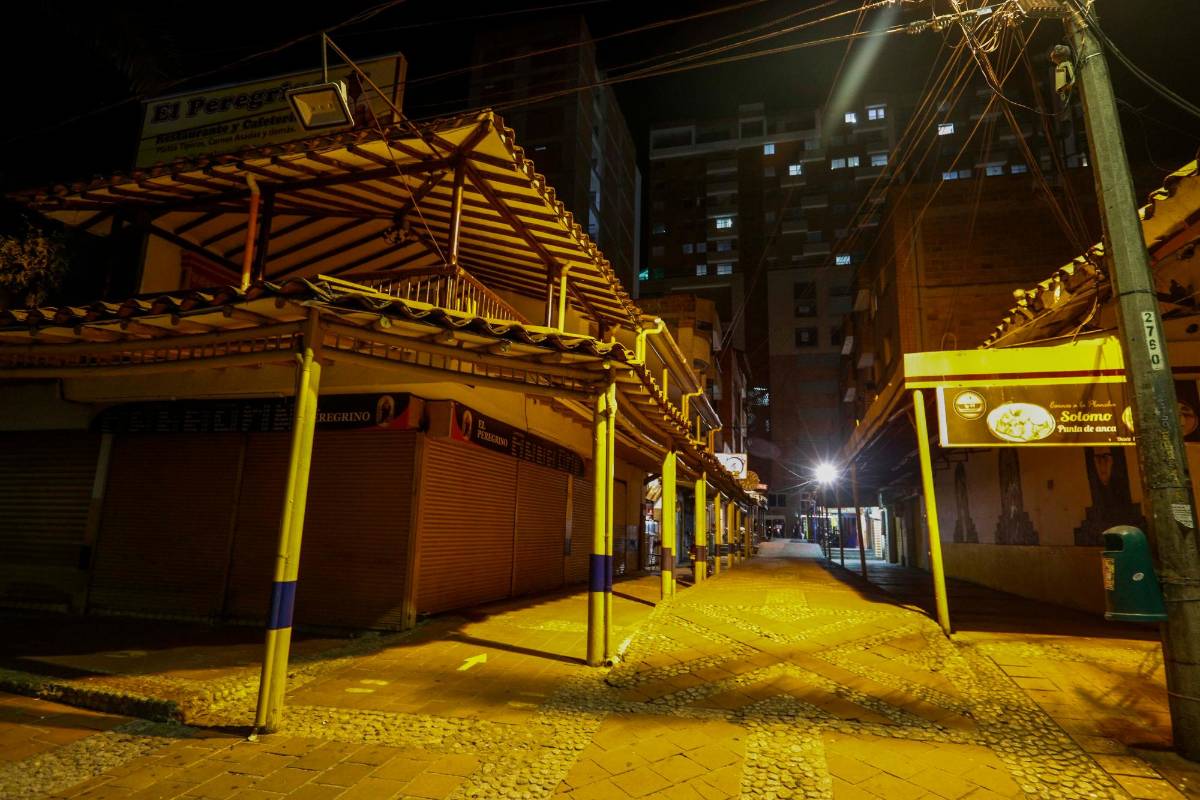 El municipio de Sabaneta además de cumplir con el toque de queda, hubo cumplimiento de la ley seca. Foto: Manuel Saldarriaga Quintero.