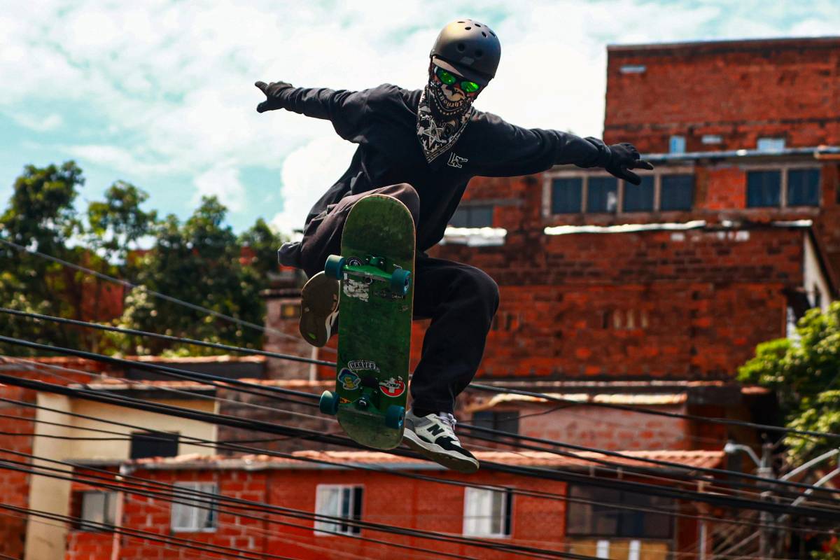 Por enésima ocasión, el sector se transformó en una pista de competencia natural para el evento que reúne a los skaters más intrépidos y arriesgados de Colombia. Foto: Manuel Saldarriaga Quintero.