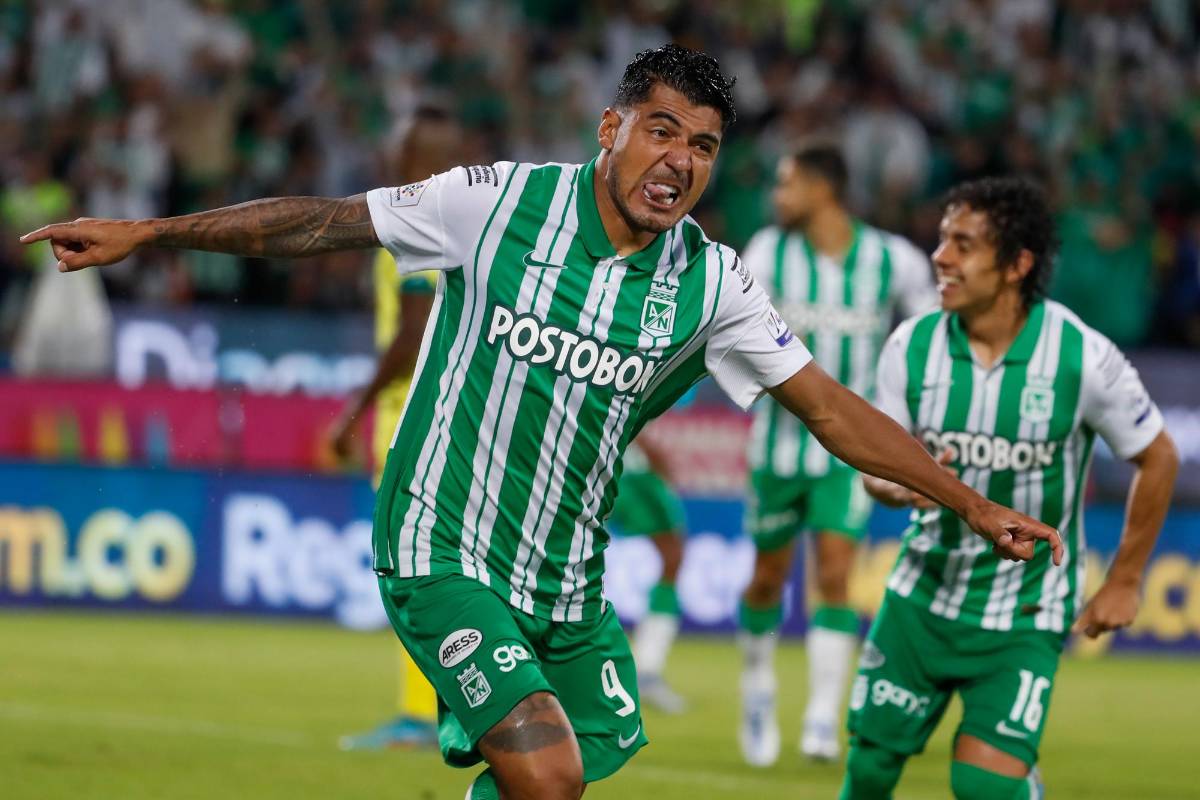 Jeffersón Duque celebra, una victoria que mantiene a Nacional en la ruta en busca del paso a la final. Foto: MANUEL SALDARRIAGA QUINTERO.