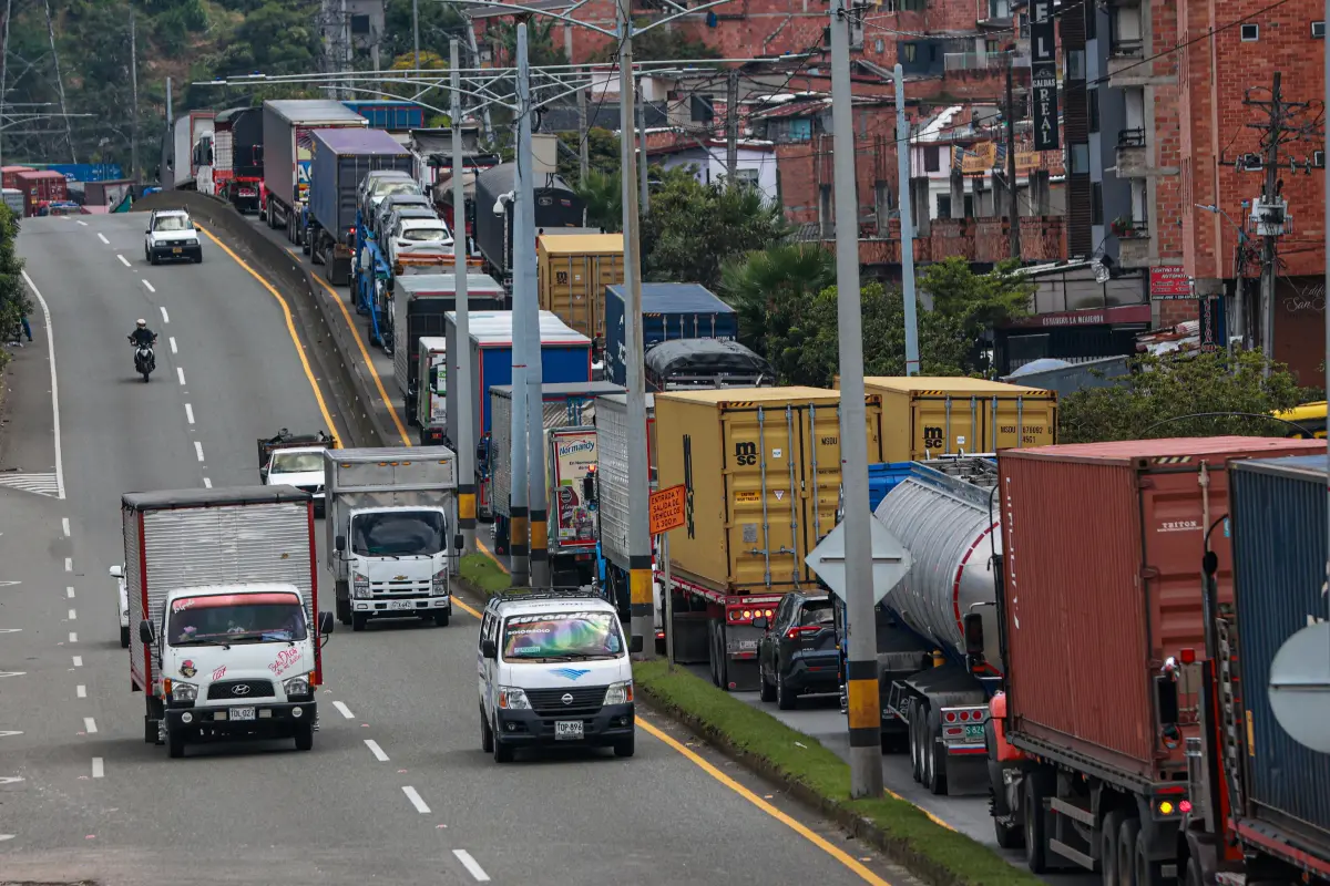 El bloqueo ha afectado directamente a quienes se movilizan entre Caldas y La Estrella con Medellín. Foto: Manuel Saldarriaga Quintero.