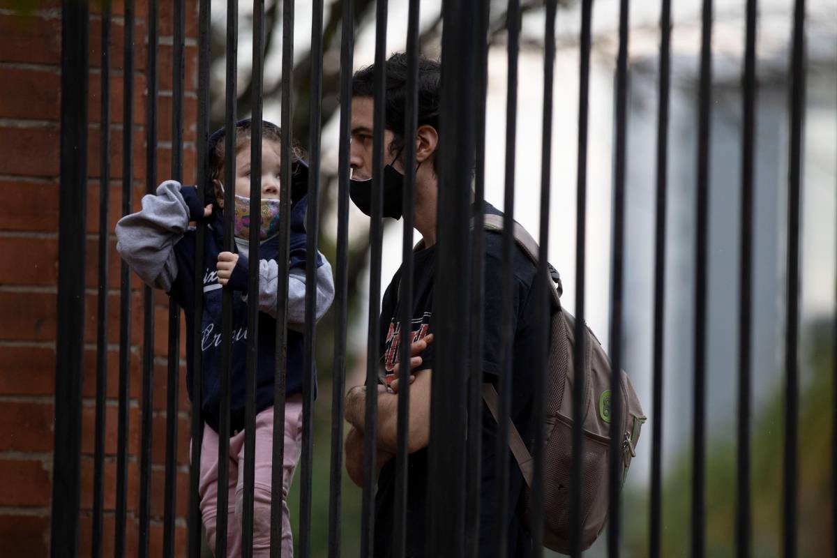 Nadie se quería perder la presentación de la Filarmónica, todos fueron invitados a pasar a disfrutar el concierto desde el aforo. Foto: Edwin Bustamante 