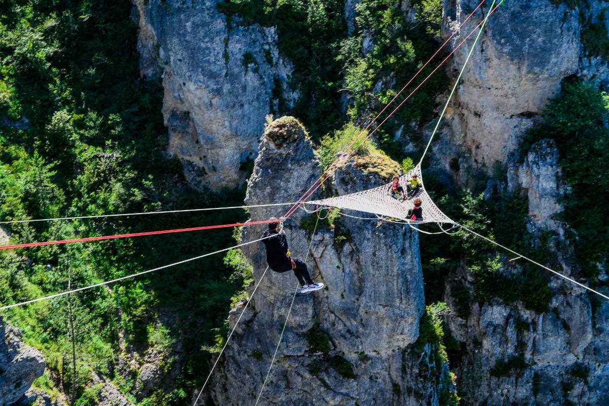 Personas de todo el mundo visitan estas montañas rocosas que por sus características es perfecto para hacer estas actividades extremas. Foto: Getty