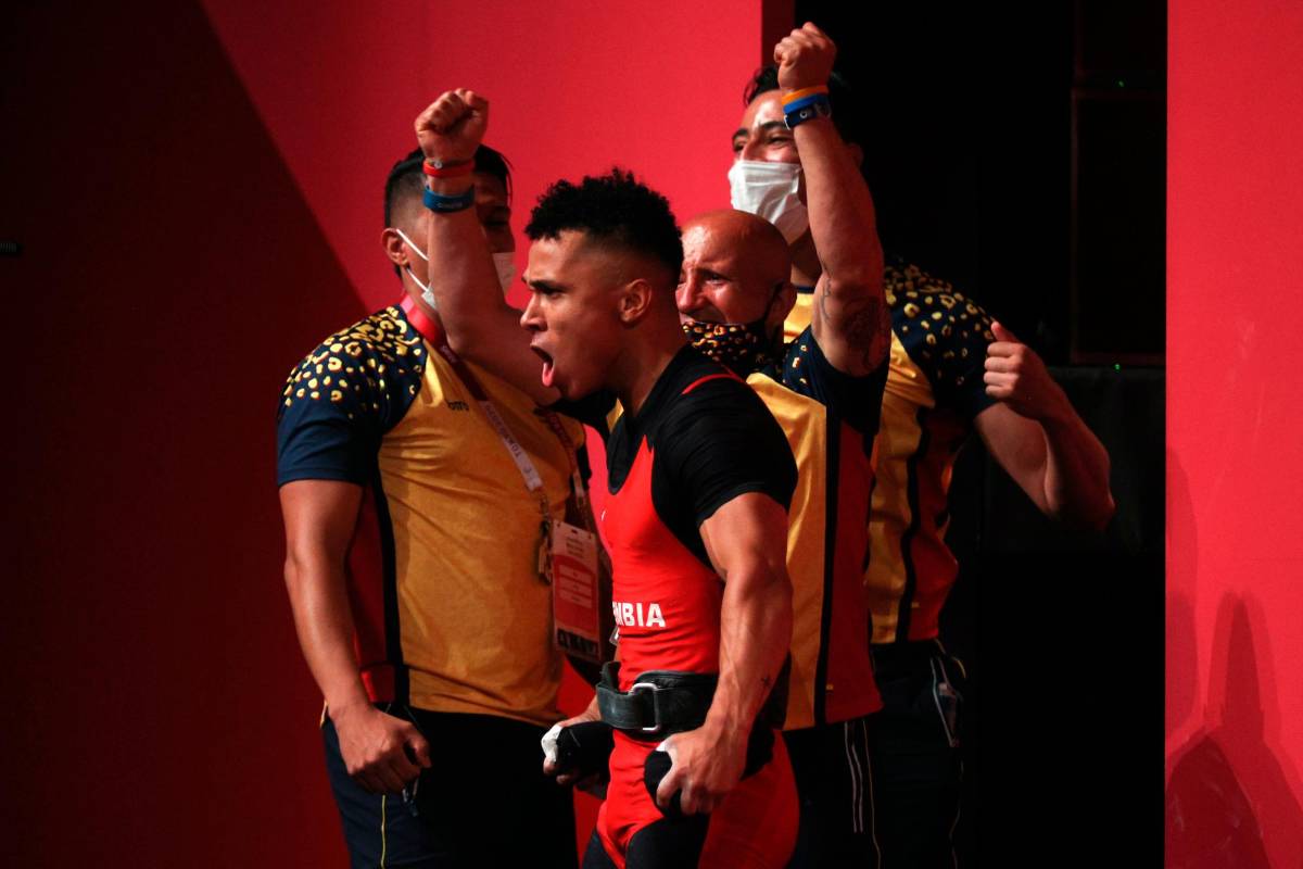 Durante su presentación, logró el récord nacional en la modalidad de arranque. Foto Getty Images