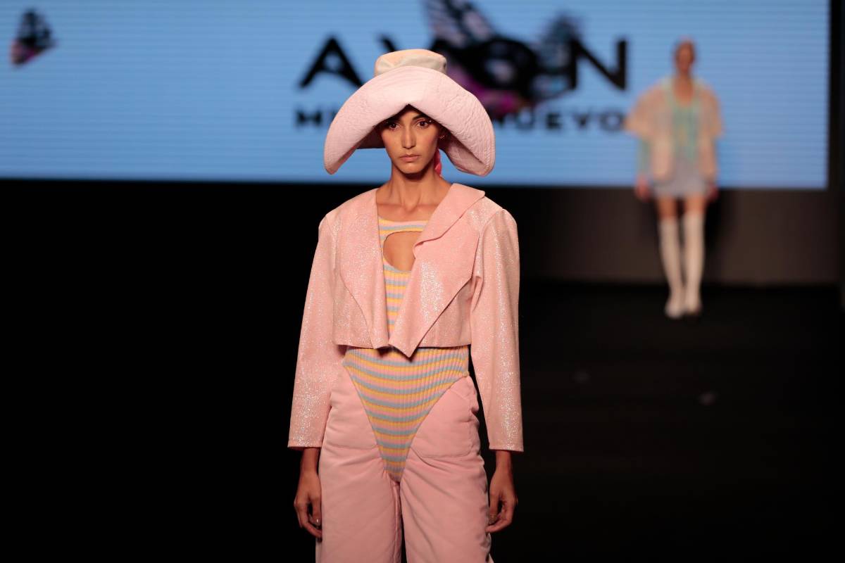 La pasarela inicial tuvo a cuatro diseñadores. Por Colombia estuvo Diego Guarnizo, desde Perú vino Annaiss Yucra y de Ecuador Cindy Castro y Paulina Anda. Foto : Carlos Velásquez