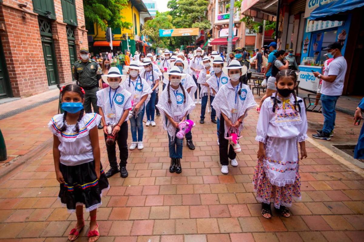 Un desfile con los atuendos típicos para conservar y mostrar las tradiciones antioqueñas. Foto: Carlos Velásquez
