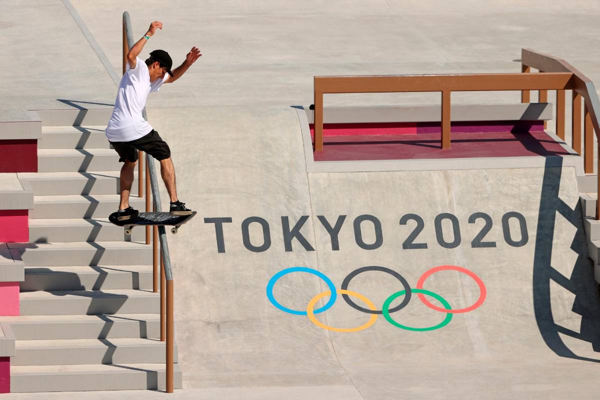 Luis Jhancarlos Gonzalez Ortiz del Team Colombia compite en las Preliminares de Skateboarding Men’s Street en el segundo día de los Juegos Olímpicos. Foto Getty Images