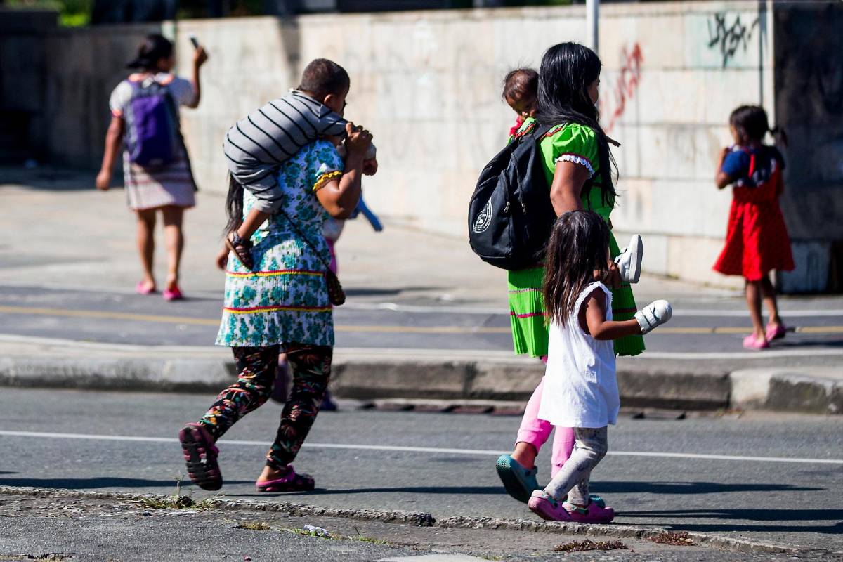 La población indígena que llega a Medellín puede presentarse en la Personería y declararse como víctimas. Foto: Julio César Herrera