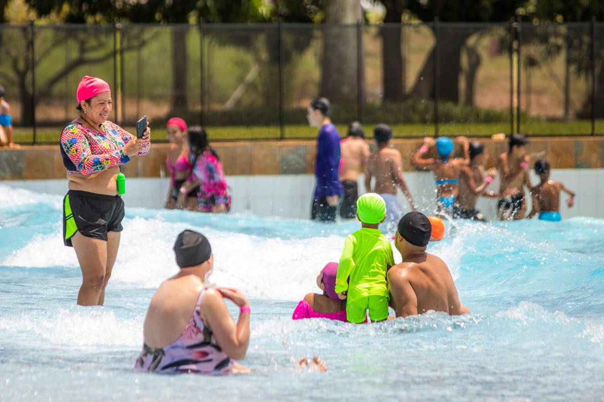 El aeroparque Juan Pablo II cuenta con piscina semiolímpica, didáctica, de niños y tobogán familiar. Foto: Carlos Velásquez