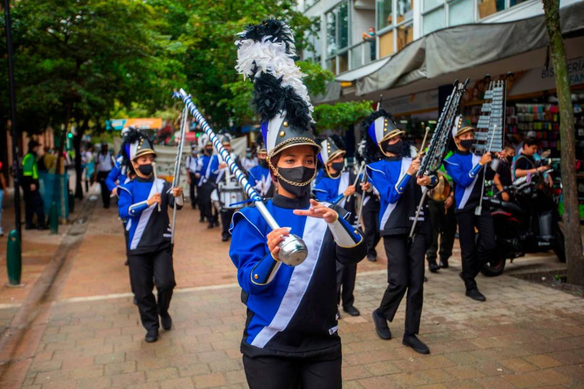 El desfile contó con la presencia de bandas marciales que amenizaron la cabalgata con sus redobles y marchas. Foto: Carlos Velásquez