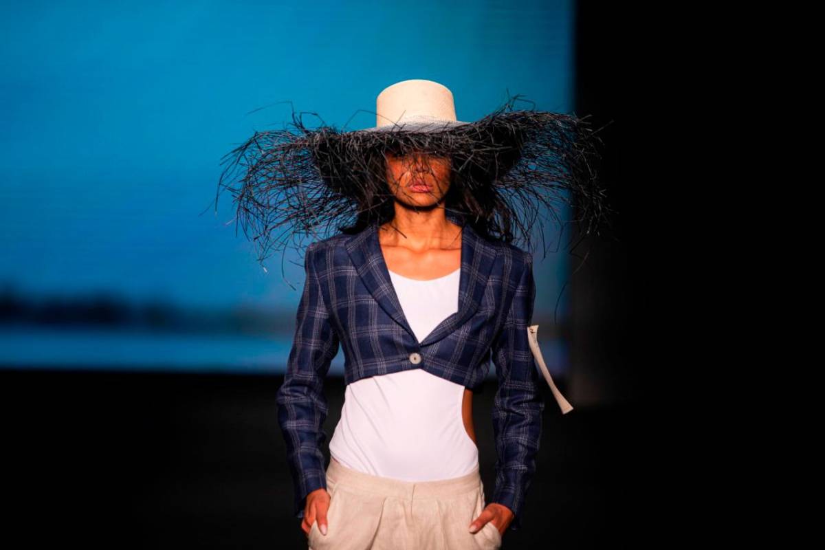 La colección llamada “Magdalena” hizo homenaje al río colombiano y con materiales reciclados fue el tema del desfile. Foto: Carlos Velásquez
