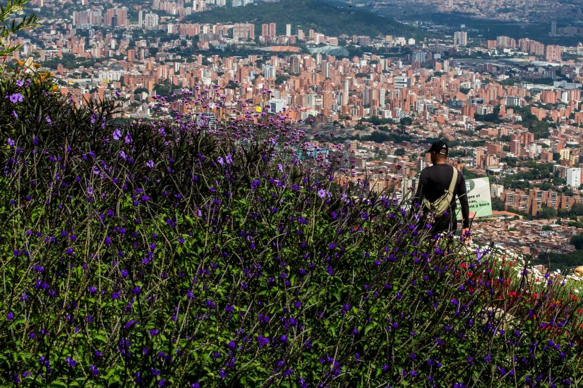 El Cerro de las tres Cruces en Belén es visitado por deportistas y residentes del sector. Foto: Julio Cesar Herrera