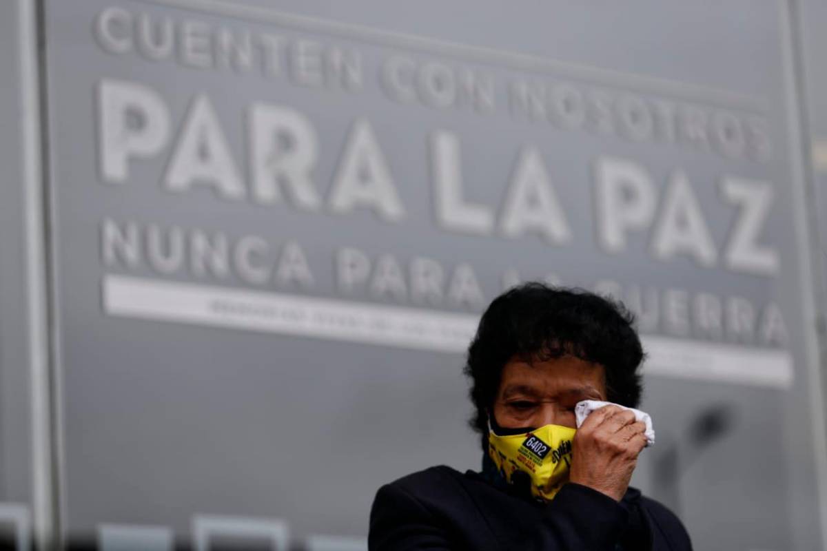 Tristeza y mucho dolor se evidenció en el plantón organizado por las Madres de los “Falsos Positivos” (MAFAPO). Foto Colprensa, Sergio Acero