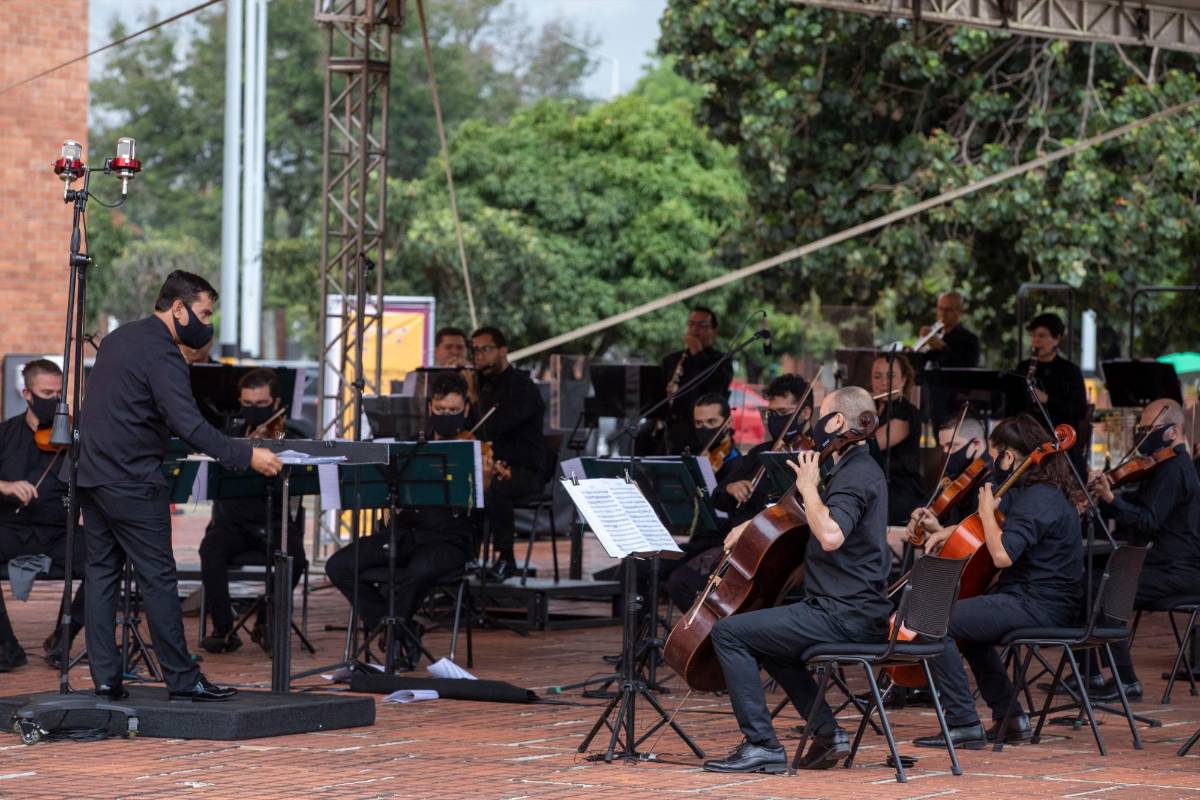 Esta primera presentación estuvo bajo la dirección del maestro Juan Pablo Valencia Heredia. Foto: Edwin Bustamante