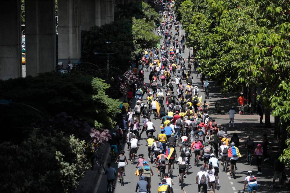 Rodar y rodar por las calles para expresar su descontento contra el gobierno y visibilizar sus motivos. Foto: Carlos Velásquez.