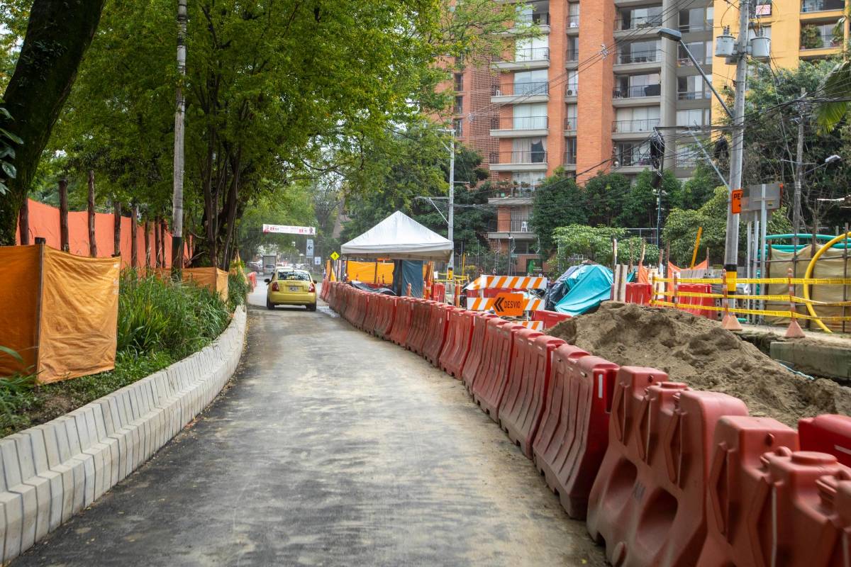 La avenida El Poblado es uno de los principales corredores viales que conecta al sur del Aburrá con Medellín y cada cierre tiene un gran impacto en la movilidad. Foto: Edwin Bustamante