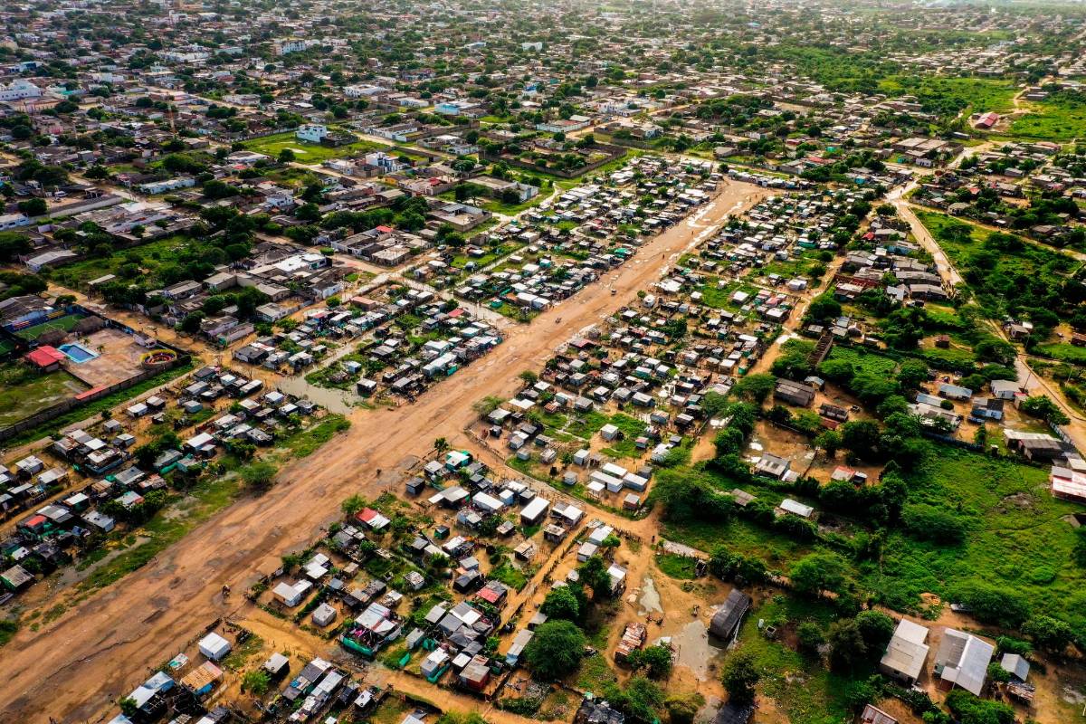 Esta es la vista aérea del asentamiento La Pista que tiene 1.200 metros de largo y alberga a 13.000 personas. FOTO: Camilo Suárez