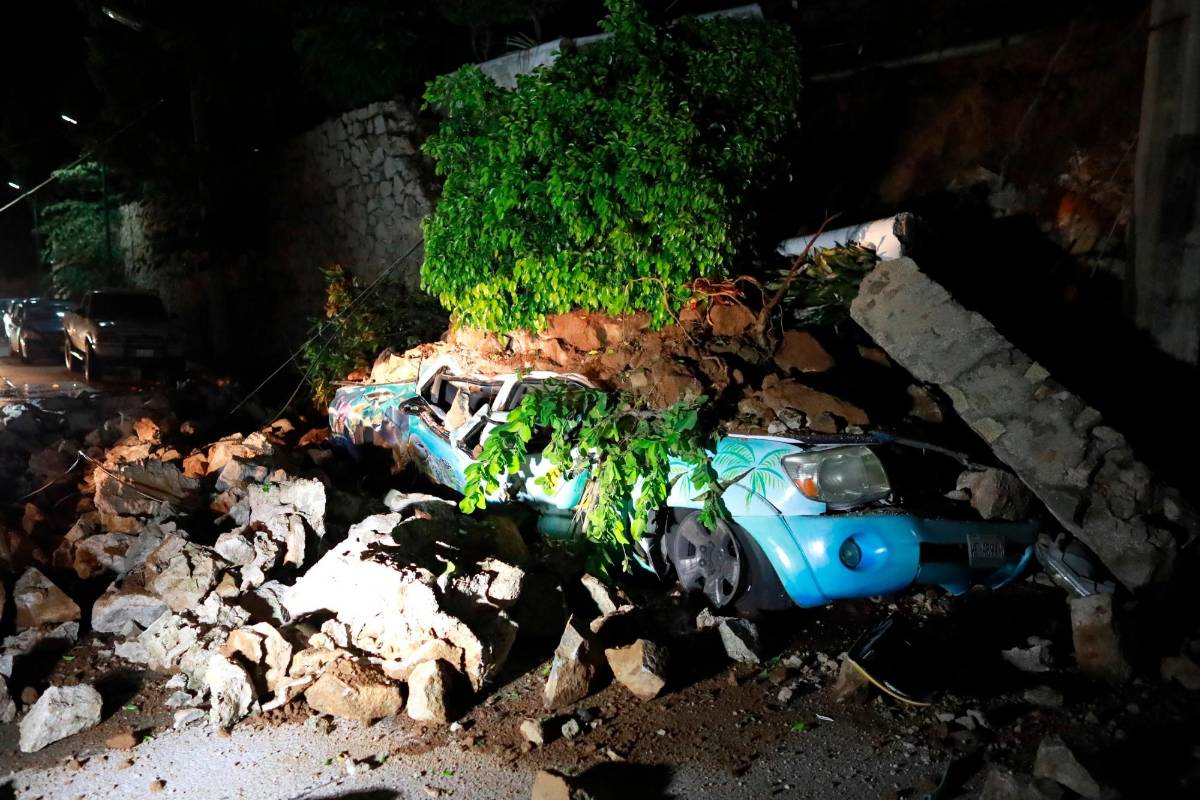 “Hasta el momento no se reportan daños graves”, escribió en Twitter la alcaldesa de Ciudad de México, Claudia Sheinbaum. FOTO EFE