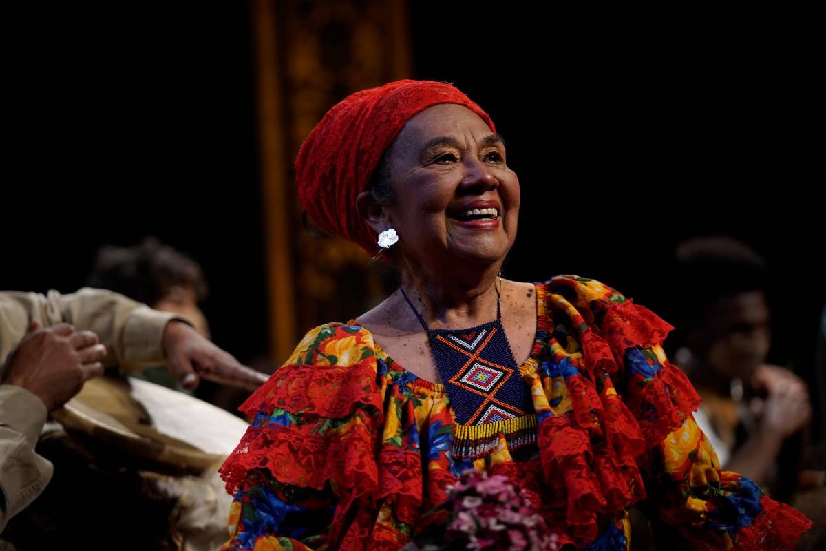 Importantes celebridades de Colombia estuvieron como invitados especiales al evento de estreno, una de ellas fue la maestra del folclor colombiano Totó la Momposina. Foto: Colprensa