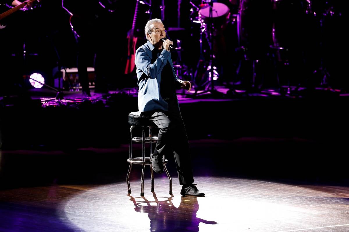 El español escogió para su concierto de despedida en Medellín esas melodías que movieron su vida artística. Foto: Manuel Saldarriaga Quintero.