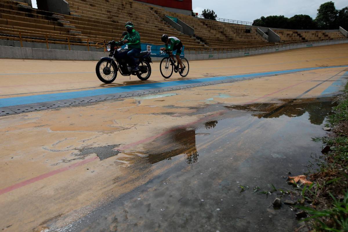El escenario “Cochise” Rodríguez se ve deplorable, aunque el INDER se compromete a hacer labores de mantenimiento. Foto: Edwin Bustamante.