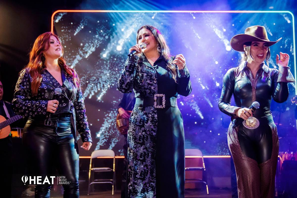 Francy, Arelys y Paola interpretaron su nuevo éxito, Entre tres. FOTO Cortesía Premios Heat