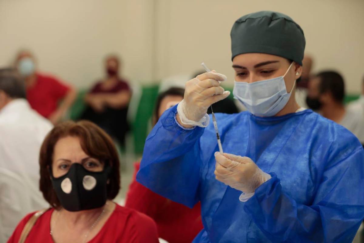 En el puesto de vacunación inicialmente se atenderán alrededor de 500 personas por día, pero que en su máxima capacidad podría atender hasta 1.500 usuarios. Foto: Carlos Velásquez