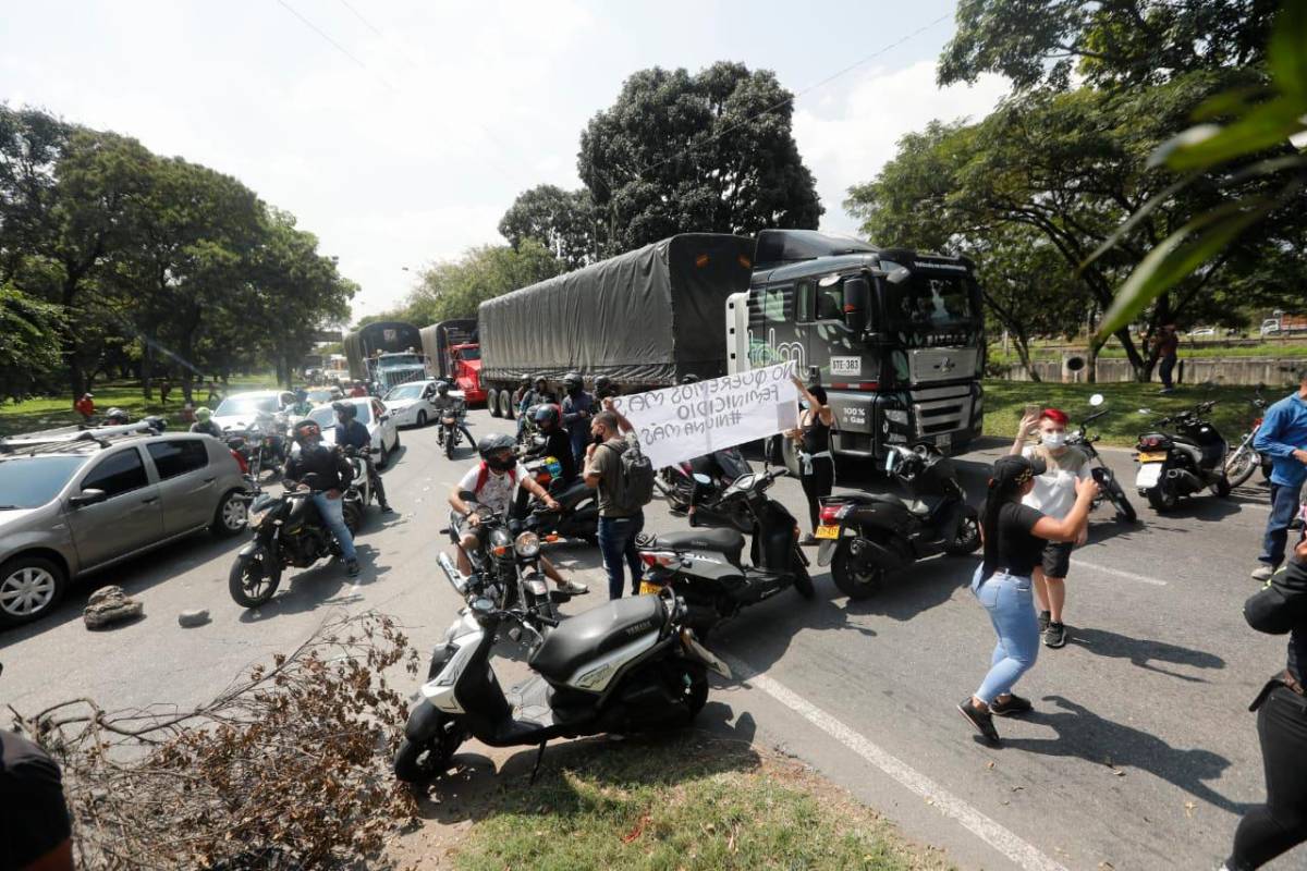 Los familiares solicitan equipos especializados para hallar el cuerpo de Daniela, que al parecer fue arrojado al río Medellín. FOTO: Camilo Suárez