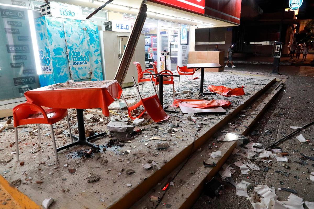 “Tentemos algunos cortes de luz, pero sin novedad relevante, el metro y el metrobús siguen funcionando”, dijo a Milenio TV, Omar García, titular de la secretaría de Seguridad Ciudadana. FOTO EFE